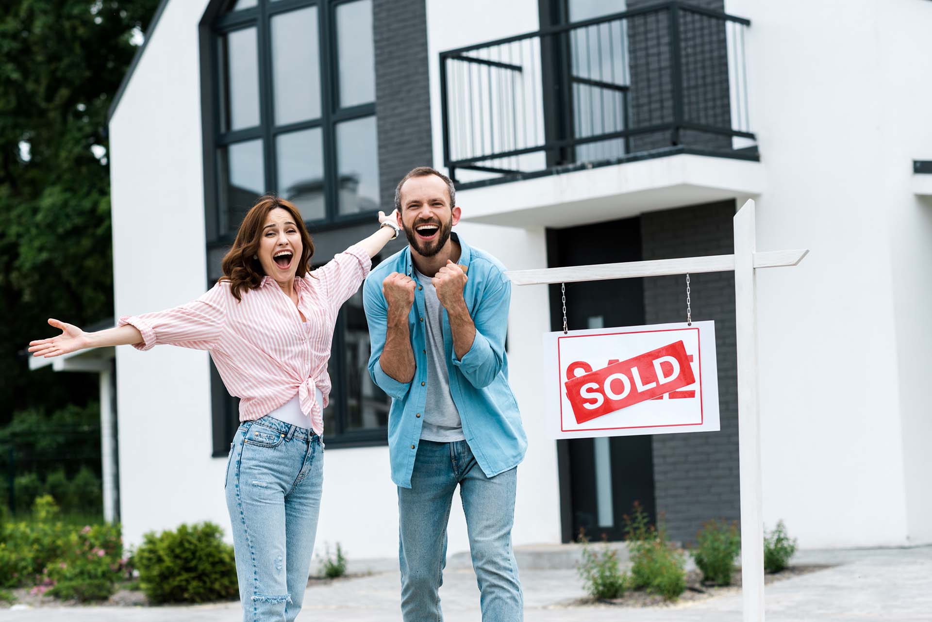 Couple excited to have sold their home in Kuna Excited couple who just sold their home for top dollar in difficult market conditions with a great realtor in Kuna.